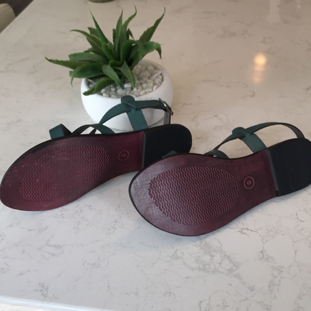 ⭐️HOST PICK⭐️ CHINESE LAUNDRY Aasha Leather Sandal - Picture 4 of 4